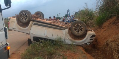 Motorista de S10 perde controle controle e capota as margens da RO-481 em Nova...