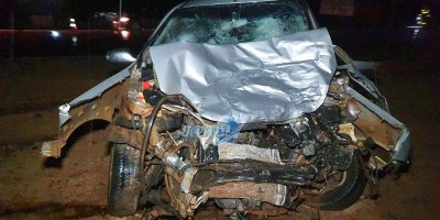 Motorista fica ferido após colisão frontal entre carreta e Strada na BR-364