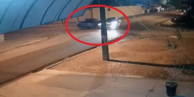Câmera de segurança registra colisão entre dois carros em Ji-Paraná; veja o vídeo