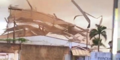 Vídeos mostram ventania destruindo telhados em Porto Velho; fotos e vídeos