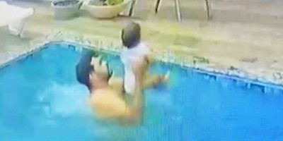 Câmera de segurança registra momento em que bebê entra sozinha em piscina e é salva...