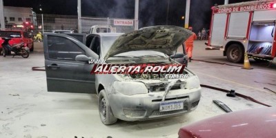 Carro pega fogo no estacionamento de supermercado em Rolim de Moura