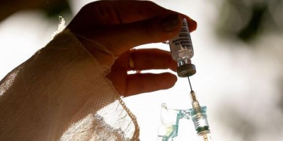 Vacina contra Covid-19: Ministério da Saúde reduz intervalo entre doses e libera...