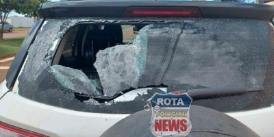 Ciclista mexendo no celular acerta carro parado em Vilhena; veja o vídeo