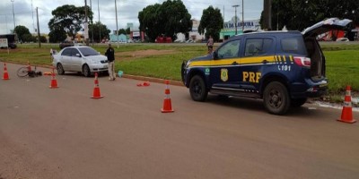 Idoso morre após ser atingido por carro enquanto pedalava de bicicleta
