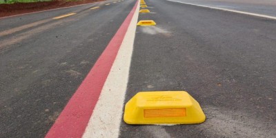 DER executa serviços de sinalização horizontal na ciclovia em Rolim de Moura