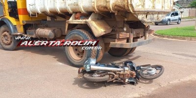 Motociclista fica ferido após colidir em caminhão-caçamba em Rolim de Moura