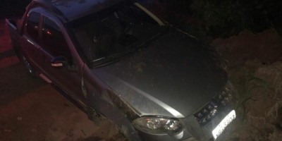 Motorista capota picape na área rural de Cerejeiras 