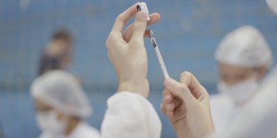 Governo de RO sanciona leis proibindo exigência de comprovante de vacinação e...
