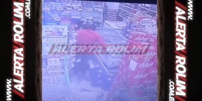 Bandidos agridem vítimas durante roubo em comércio em Rolim de Moura; Veja o vídeo