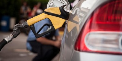 Após sucessivas altas, Petrobras anuncia redução no preço da gasolina a partir de...
