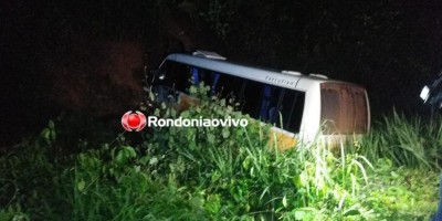 Ônibus com time de futebol cai em ribanceira e deixa 26 feridos na BR-319 em Porto Velho