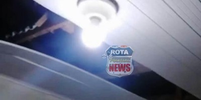 Homem agride esposa e filhas, tenta fugir pelo telhado, cai dentro de casa e acaba preso...