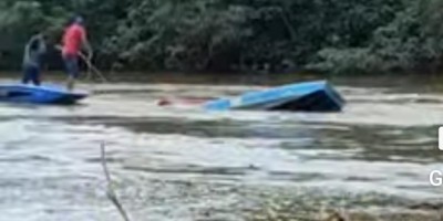 Jaru: Barco bate em pilar da ponte do Rio Jaru e vira com casal que sai ileso do...