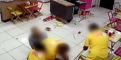 Criminoso é brutalmente espancado ao tentar assaltar sorveteria cheia de crianças em...