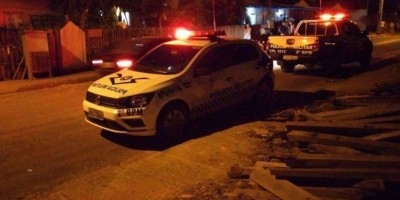 Mulher retorna do trabalho, questiona o marido sobre a janta e acaba agredida por ele