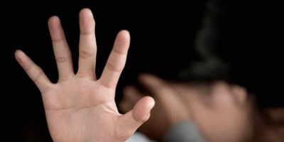 Jovem se arma com faca e escapa de ser estuprada em casa