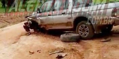 Dois veículos colidiram frontalmente na linha 188 em Rolim de Moura