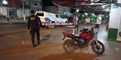 Colisão entra carro e moto deixa mais uma pessoa ferida em Rolim de Moura