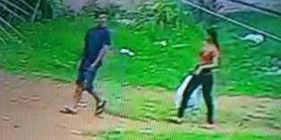 Vídeo mostra casal furtando moto em plena luz do dia em Porto Velho