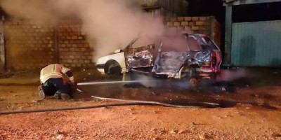 Enciumada, mulher incendeia carro do ex-marido em Vilhena; veja o vídeo