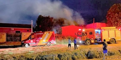 Ação rápida dos Bombeiros evitam que residência fosse destruída por incêndio em...