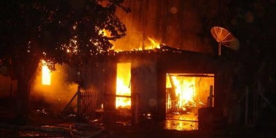 Homem acusado de furto tem residência incendiada e sofre tentativa de homicídio