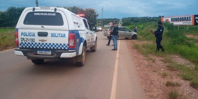 Condutora perde o controle de carro e colide contra motocicleta na RO-010 em Rolim de...