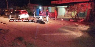 Motociclista bate na traseira de carro estacionado em Rolim de Moura