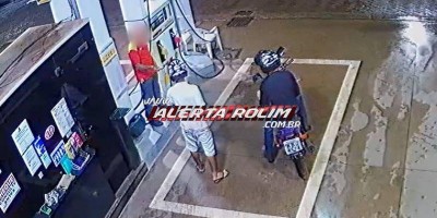 Câmeras flagraram ação de bandidos durante dois roubos em postos de combustíveis em...