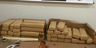 Traficante foge de abordagem policial, mas perde 42 Kg de maconha
