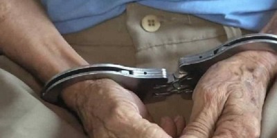Filmado fazendo sexo com cadelinha, homem de 74 anos ameaça testemunha e acaba preso em...