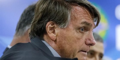 Bolsonaro oficializa reajuste de 33,23% para professores