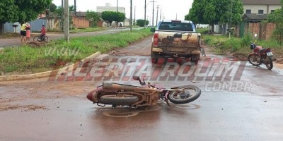 Motociclista é socorrido após colidir contra caminhonete do DER em Rolim de Moura