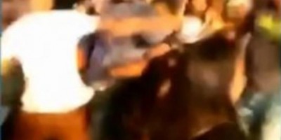 Homem leva surra da população ao agredir mulher na frente de boate