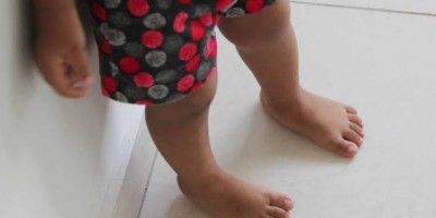 Mãe é presa fazendo sexo enquanto filha de dois anos pedia comida na rua