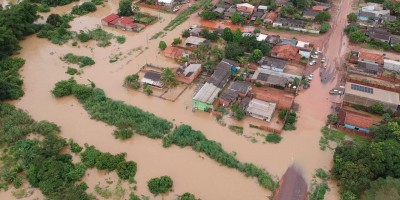 Nível do rio Anta sobe e causa alagamento de casas e interdita vias em Rolim de Moura;...