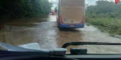 BR-364 entre Ariquemes e Porto Velho é interditada após rio Jamari transbordar