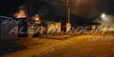 Salão de cabelo é destruído por incêndio na madrugada deste domingo em Rolim de Moura