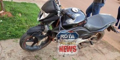 Motociclista inabilitado atinge carro e causa prejuízos 