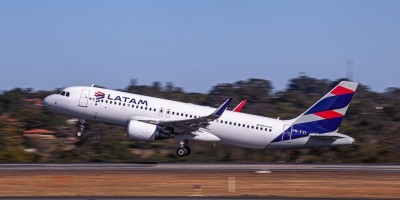 Menino de 9 anos foge de casa, entra escondido em avião e viaja sozinho de Manaus para...