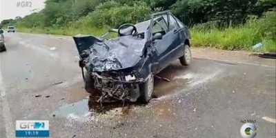 Grave acidente entre dois carros deixa seis pessoas mortas e uma ferida em Pernambuco;...