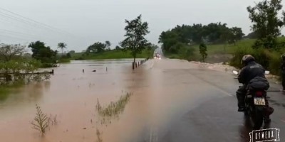 RO-010, entre Rolim de Moura e Novo Horizonte também fica alagada após transbordamento...