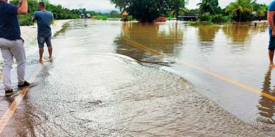 Rolim de Moura: Imagens aéreas mostram cheia do Rio Bambu, que alagou e interditou...