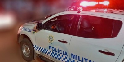 Simulando estarem armados, bandidos roubam motocicleta em Rolim de Moura