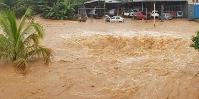 Rios transbordam e deixa Ouro Preto debaixo d'água; veja vídeos