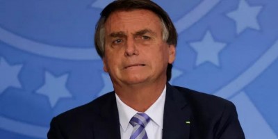 Bolsonaro cita queda do petróleo e pede que Petrobras baixe preços