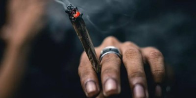 Estudante de 13 anos é flagrado com cigarro de maconha dentro de colégio militar em...