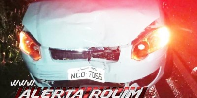 Dois carros se envolvem em acidente na RO-010 em Rolim de Moura