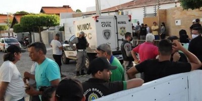 Adolescente de 13 anos mata mãe e irmão a tiros e deixa o pai ferido após ser proibido...
